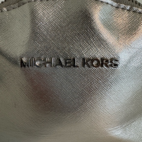 Michael Kors Metallic Silver Jet Set Travel Cosmetic Clutch MK - Picture 3 of 6
